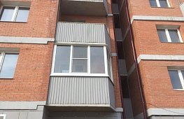 Остекление балкона окнами из ПВХ профиля. 3 камерный в одно стекло для удешевления и облегчения конструкции.  tab
